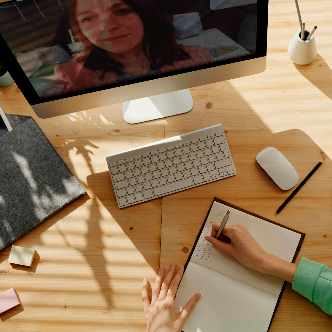 Imagem de reunião on-line.